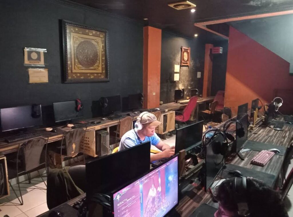 Dogtooth.Net Warnet 24 Jam Jakarta Selatan 